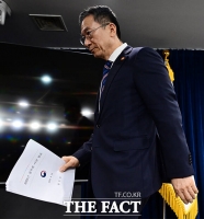  광복절 특별사면 브리핑 마친 정성호 법무부 장관 [포토]