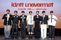  아이덴티티 유네버멧 