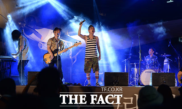 밴드 크라잉넛은 1995년 홍대 클럽 드럭에서 라이브를 시작해 한국 인디 음악과 역사를 공유하는 뮤지션이다. 크라잉넛은 활동 30주년을 맞아 너트 30 투어와 각종 페스티벌 출연 및 특별 전시회 등을 진행한다./더팩트DB