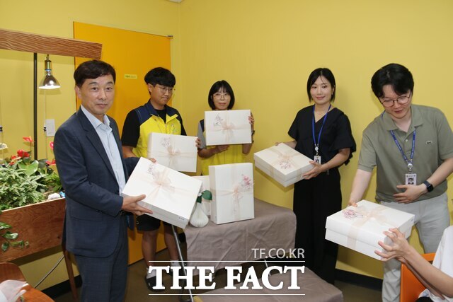 한전KPS 당진사업처는 11일 당진시복지재단과 협업해 언니들의 비밀상자 사업을 진행했다. /당진시