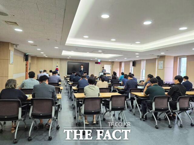 11일 열린 충남교육청 정책협의회에서 2026 주요업무계획 수립을 위한 정책목표와 중점 추진과제를 집중 검토하고 있다. /충남교육청