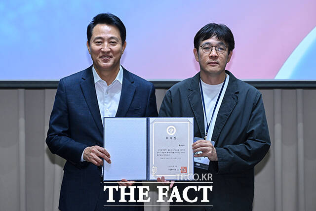 2025 스타트업 서울 홍보대사 위촉장 전달받은 이성구 블래스트 대표.