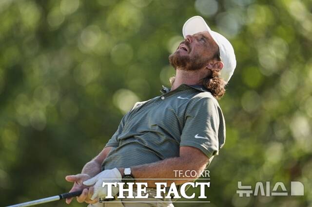 토미 플리트우드가 페덱스 세인트주드챔피언십 3라운드 18번홀 티샷 후 아쉬운 듯한 포즈를 취하고 있다./AP.뉴시스