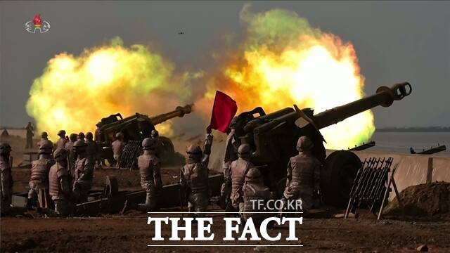 북한이 11일 조선인민군 대연합부대 포병구분대의 사격훈련경기를 진행했다. 김정은 북한 국무위원장은 훈련 현장에 참석하지 않았다. 사진은 지난달 23일 조선인민군 대연합부대 포병구분대 사격 훈련 경기가 진행된 모습. /뉴시스.조선중앙TV 갈무리