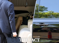  '차량서 다리 꼰 채 대기하는 김건희' [TF포착]