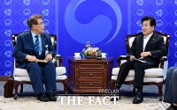  금강산 기업 단체와 면담 갖는 정동영 통일부 장관 [포토]