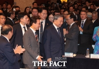  한-베트남 비즈니스 포럼 참석하는 김민석 총리와 또 럼 베트남 당 서기장 [포토]
