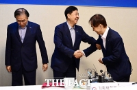  구윤철 부총리, 이광형 KAIST 총장과 반가운 인사 [포토]