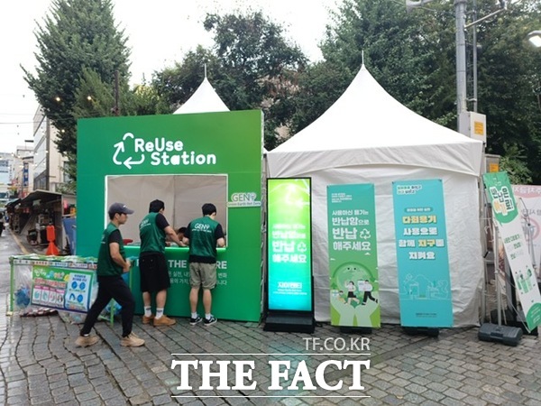대전 0시 축제 중앙시장에 설치된 다회용기 수거 메인부스 /대전시