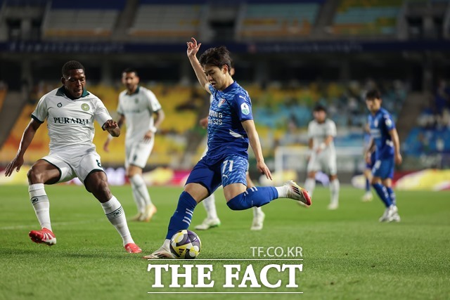 3경기 연속 무승부를 기록하고 있는 수원삼성-김포GC 경기 장면./K리그