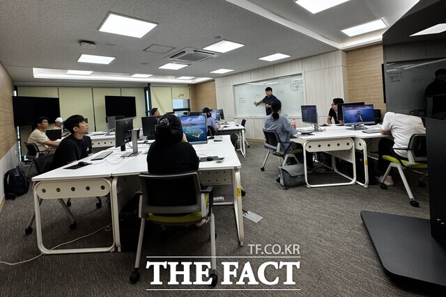 전북 전주정보문화산업진흥원이 이달부터 10월까지 전북 메타버스지원센터에서 가상융합 전문인력 양성교육을 진행하고 있다. /전주시