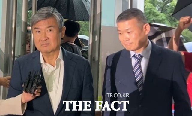 조태용 전 국가정보원장(왼쪽)과 김동혁 전 국방부 검찰단장이 13일 오전 서울 서초구 채상병특검 사무실에 출석하고 있다. /김해인 기자