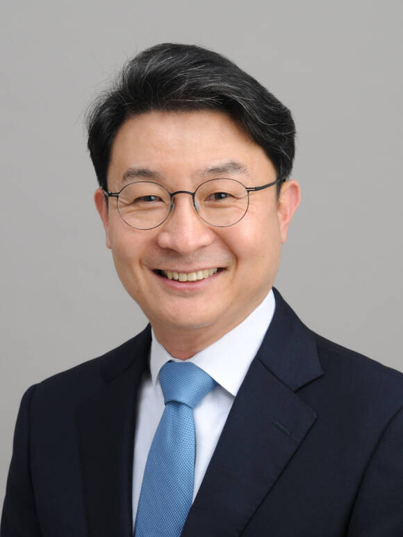 대통령실은 13일 신임 금융위원장 후보자로 이억원 서울대학교 특임교수를 지명했다. /대통령실