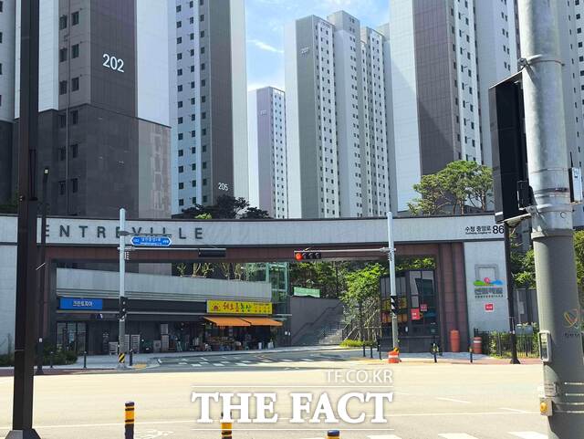 당진 동부 센트레빌르네블루 2차 아파트 전경. /당진시