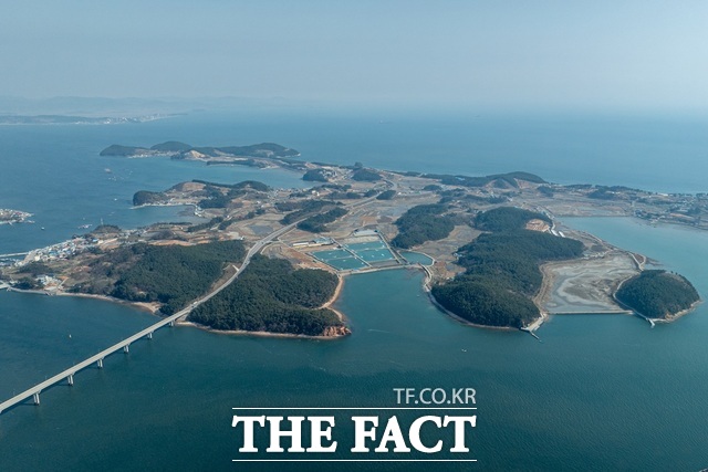 국도 77호선이 개통된 원산도 전경 /보령시