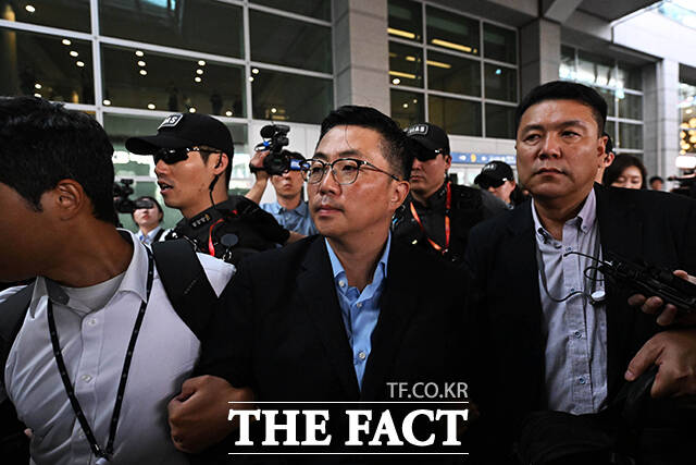 김건희 여사 연루 의혹을 수사하는 민중기 특별검사팀이 집사 게이트의 당사자인 김예성 씨를 조사하고 있다. 특검팀은 김 씨의 구속영장 청구 여부를 놓고 고심 중인 것으로 알려졌다. /인천=장윤석 기자