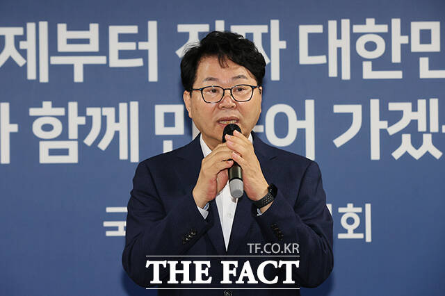 이한주 국정기획위원장이 14일 서울 종로구 정부서울청사 창성동 별관에서 열린 국정기획위원회 해단식에 참석해 인사말을 하고 있다. /국정기획위원회