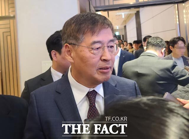 신학철 LG화학 부회장이 올해 상반기 9억3600만원의 연봉을 받았다. /장혜승 기자