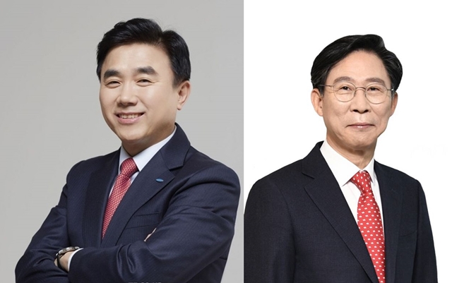 전영묵 전 삼성생명 대표이사(왼쪽)가 올해 상반기 장기성과인센티브를 지급받으며 홍원학 대표이사보다 높은 보수를 지급받았다. /삼성생명