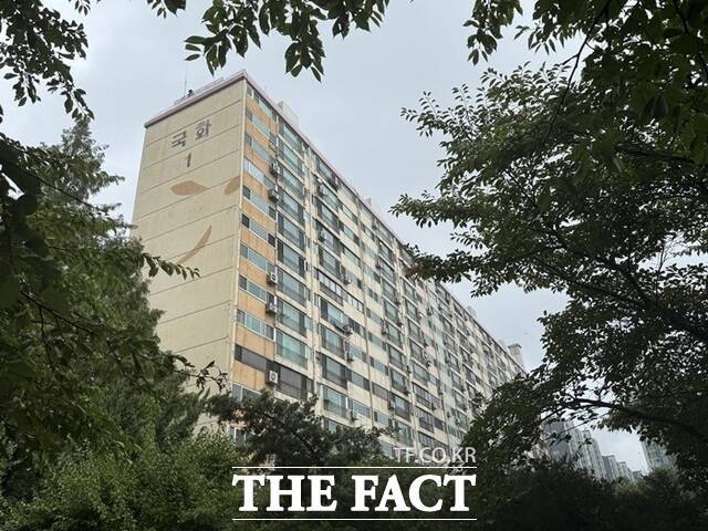 문래동 국화아파트는 최고 42층, 662가구로 재건축된다. 2022년 29층, 354가구에서 규모가 확대됐다. /황준익 기자