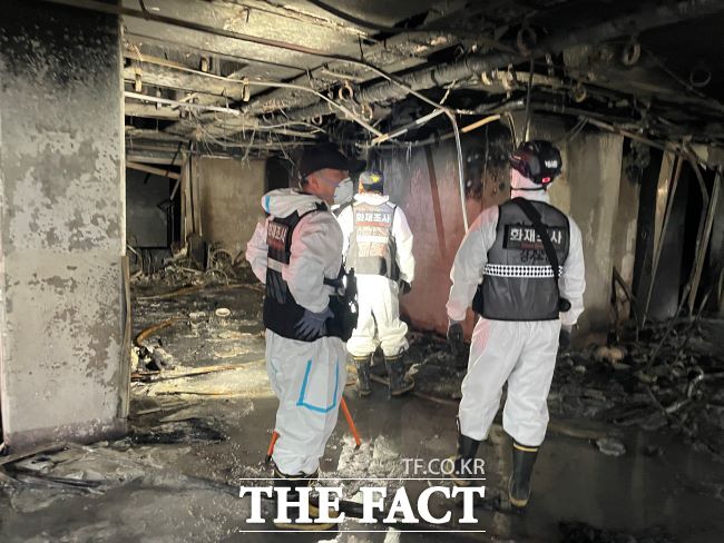 화재 발화지점 감식 모습./광명소방서