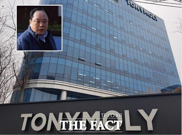 토니모리가 배해동 회장에게 올해 상반기 보수로 10억7900만원을 지급했다. /더팩트 DB