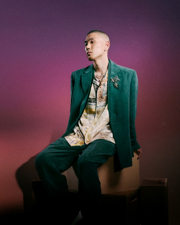 빈스는 음악가가 되기 전 로스쿨을 다니며 변호사를 준비한 경력이 있다. 로스쿨을 그만 둘 당시 부모님의 걱정도 있었지만 현재는 부모님이 더 빈스의 성공을 좋아하고 응원하고 있다./더블랙레이블