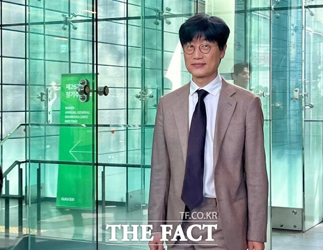 네이버 창업자이자 지난 3월 이사회 의장으로 복귀한 이해진 의장이 올해 상반기 약 16억원의 보수를 받았다. /조소현 기자