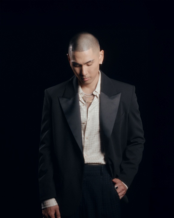 케이팝 데몬 헌터스의 성공 이후 빈스는 해외 작곡가로부터 다양한 작업 제안을 받고 있다. 또 오스카나 그래미의 수상 가능성도 이야기가 나오는 중이다./더블랙레이블