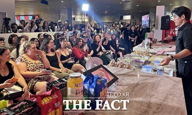 aT가 캐나다에서열린 2025 K-EXPO : All about K-Style에서 K-푸드 홍보관을 운영하고 있다./aT