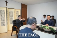  정순택 대주교 예방한 정청래 민주당 대표 [TF사진관]