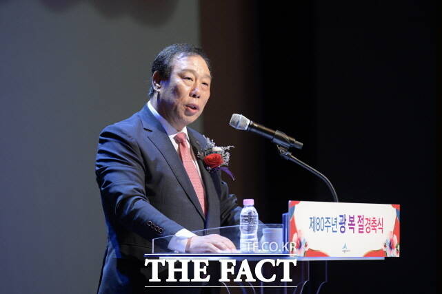 최민호 세종시장이 15일 세종예술의전당에서 열린 제80주년 광복절 경축식에서 경축사를 하고 있다. /세종시