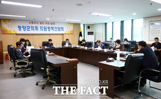 청양군의회가 14일 제314회 임시회 대비 의원정책간담회를 열고 있다. /청양군의히