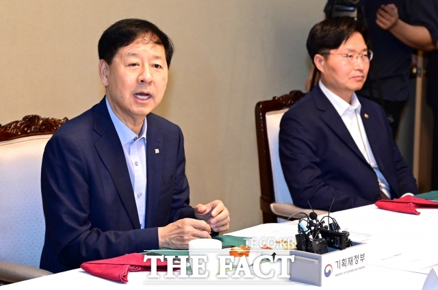 17일 국채이자가 지난해 28조원으로 4년전보다 10조원 늘은 것으로 나타났다. 사진은 구윤철 부총리 겸 기획재정부 장관이 지난 12일 오전 서울 종로구 정부서울청사에서 열린 4대 과학기술원 총장 간담회에 참석해 모두발언을 하는 모습. / 사진=임영무 기자