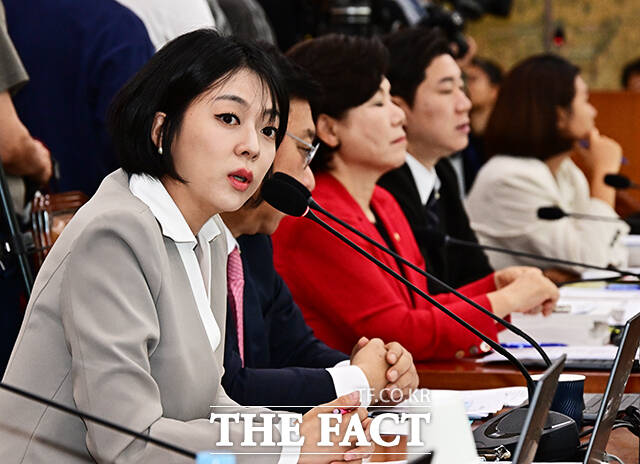 배현진 국민의힘 의원이 두개골 일부를 열어 조치하는 외과수술인 개두술을 이달 초 받은 것으로 알려졌다. /배정한 기자