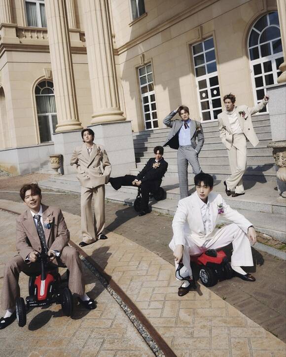 그룹 몬스터엑스가 18일 10주년 기념 앨범 더 엑스의 수록곡 두 왓 아이 원트를 선공개한다./스타쉽엔터테인먼트