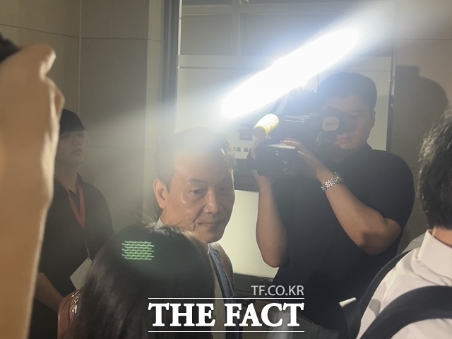 멋진해병 단체대화방 멤버이자 대통령경호처 출신 송호종 씨가 18일 오전 서울 서초구 채상병특검 사무실에 출석하고 있다. /김해인 기자