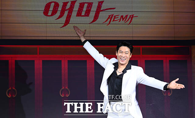 배우 진선규가 18일 오전 서울 마포구 호텔 나루 서울 엠갤러리에서 열린 넷플릭스 새 시리즈 애마 제작발표회에 참석해 포즈를 취하고 있다. /박헌우 기자