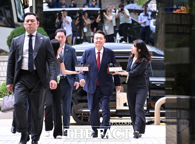 윤석열 전 대통령이 내란 우두머리 혐의 재판에 5회 연속 불출석해 지난 기일에 이어 18일에도 피고인이 출석하지 않은 채 궐석재판이 열렸다. /이새롬 기자