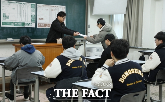 올해 수능은 11월 13일 실시된다. 사진은 서울의 한 고등학교./더팩트 DB