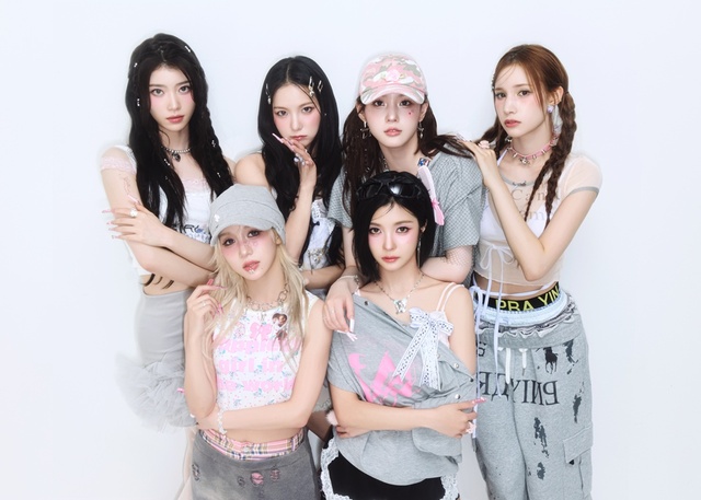 케플러가 19일 7번째 미니 앨범 BUBBLE GUM을 발매했다. 이전까지 러블리하면서도 아기자기한 소녀의 풋풋함에 무게를 뒀다면 이번엔 악동 콘셉트를 징검다리 삼아 그 안에 은근한 섹시 카리스마를 담았다. /클렙