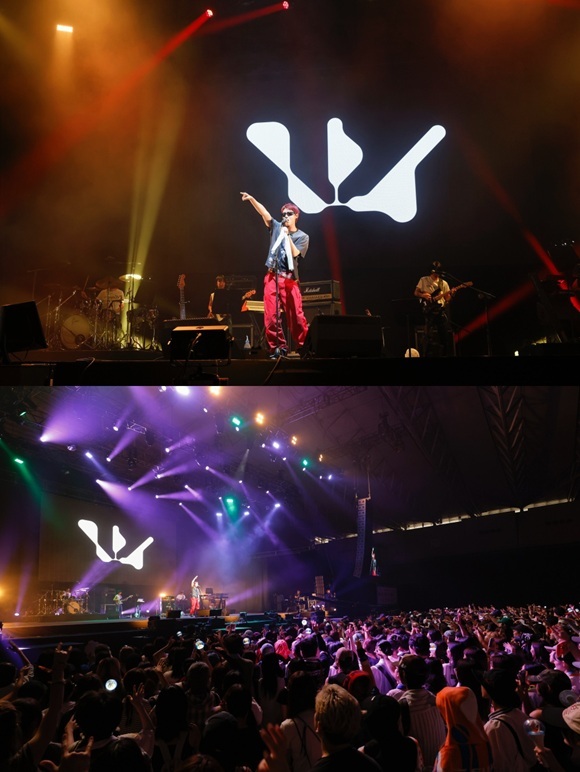 가수 우즈가 일본 서머 소닉 2025에서 라이브 공연을 펼쳤다. 우즈가 해외 페스티벌 무대에 오른 것은 이번이 처음이다./courtesy of SUMMER SONIC 2025