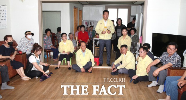 정읍시의회 송전선로 및 화력발전소 대책 특별위원회는 18일 송전선로 및 화력발전소 부지를 방문해 현장의 목소리를 청취하고 향후 대책 방안을 논의했다. / 정읍시의회