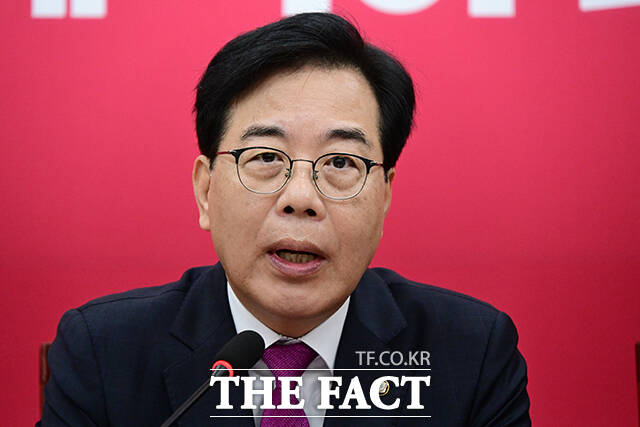 송언석 국민의힘 비상대책위원장 겸 원내대표가 18일 서울 여의도 중앙당사 3층에서 비상대책위원회의를 열고 특검의 당원 명부 확보 시도에 협조할 수 없다는 입장을 분명히 했다. /남윤호 기자