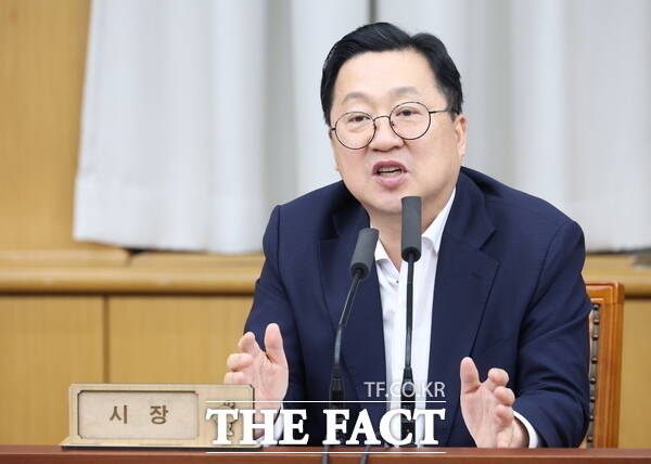 이장우 대전시장이 18일 주간업무회의를 주재하고 있다./대전시
