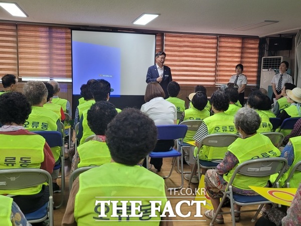 18일 대전 중구 오류동에서 진행된 찾아가는 교통안전교육 모습./대전 중구