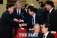  전직 대통령의 아들들 만난 우원식 의장 [포토]