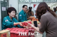  오관영 대전 동구의회 의장, 직원들과 전시 대비 전투식량 체험훈련