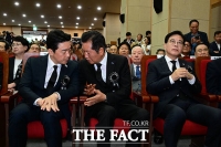  김대중 추모식 참석한 정청래·송언석 '오늘도 냉랭' [TF포착]