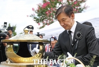  '정치 행보 재개' 조국…김대중 전 대통령 묘역 참배 [TF포착]